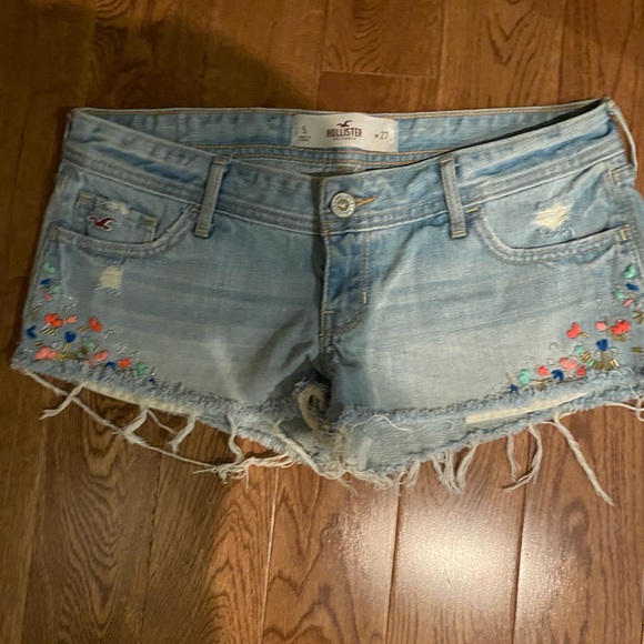 Great condition Hollister jean shorts - Picture 6 of 8